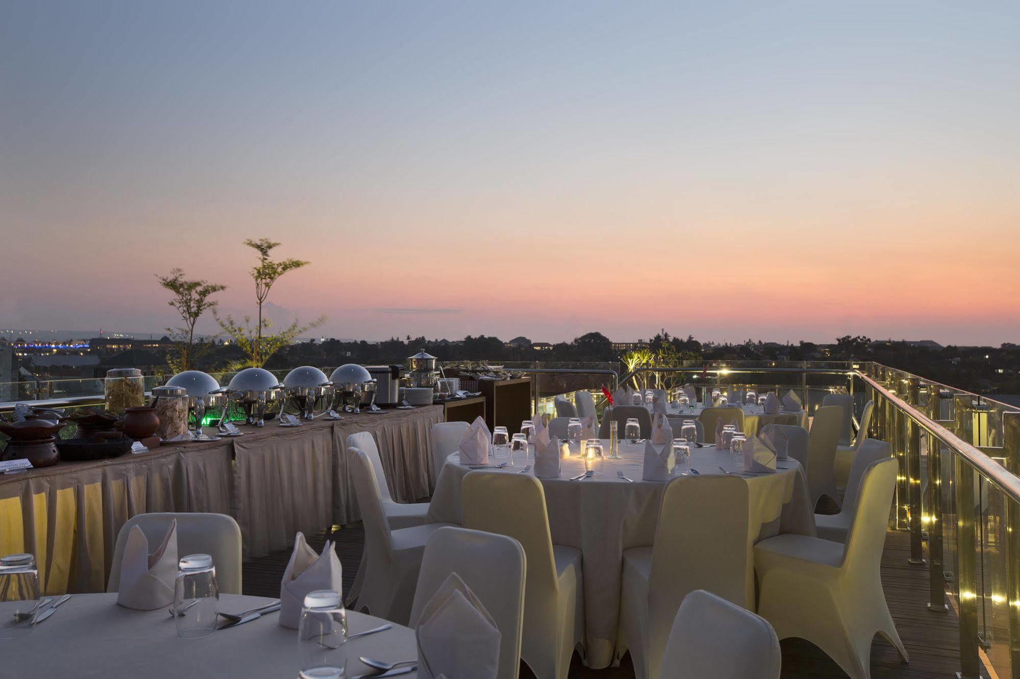 Hotel Santika Seminyak Екстериор снимка