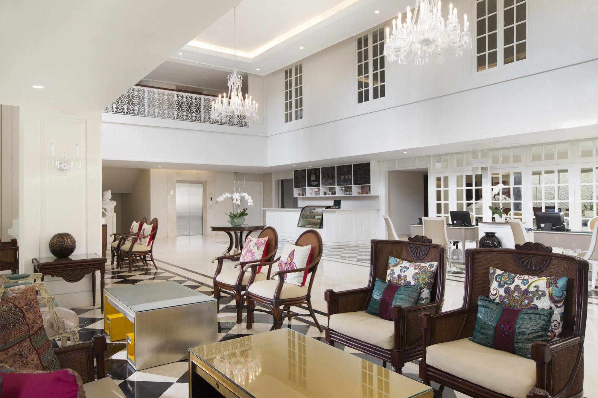 Hotel Santika Seminyak Екстериор снимка