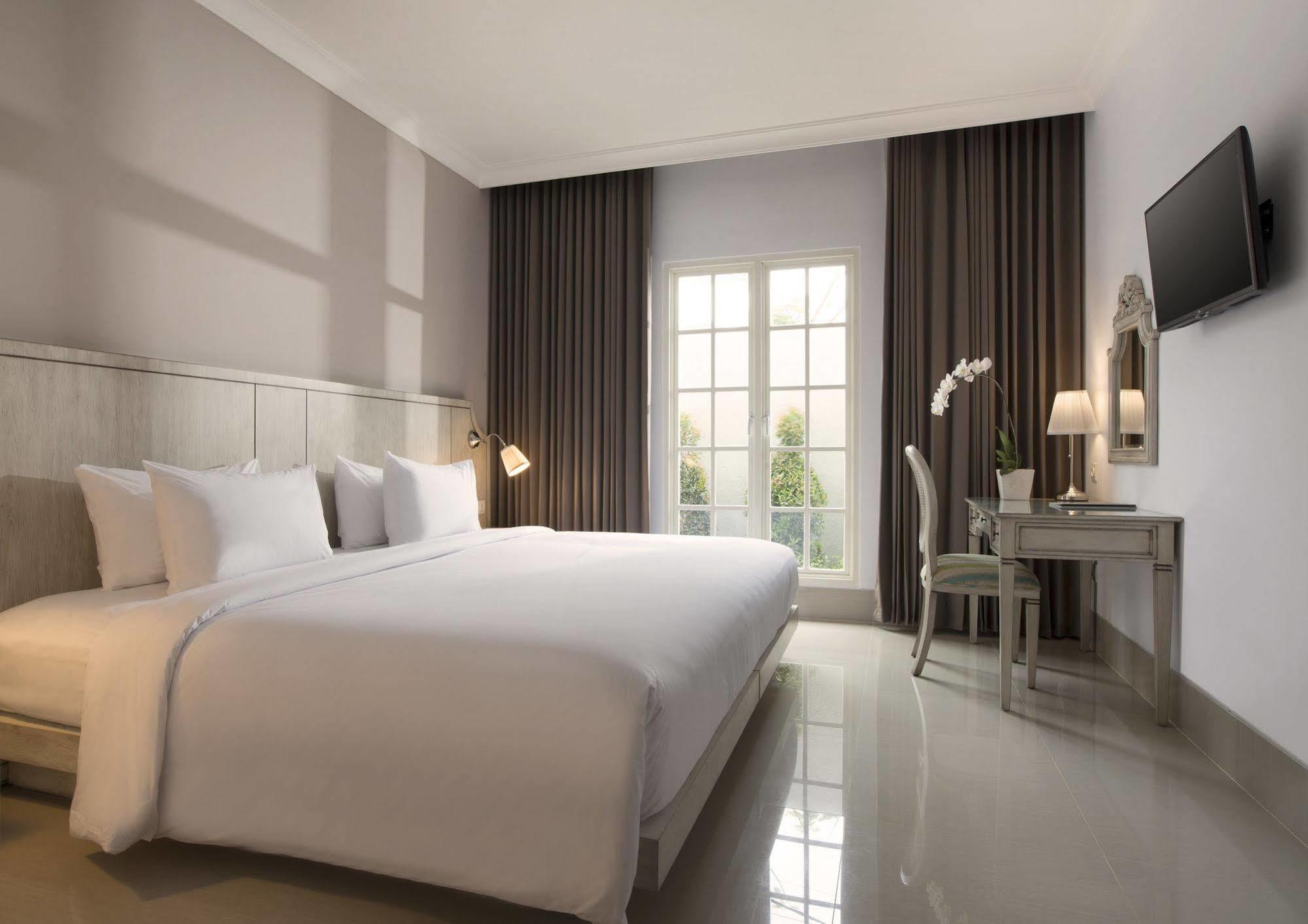 Hotel Santika Seminyak Екстериор снимка