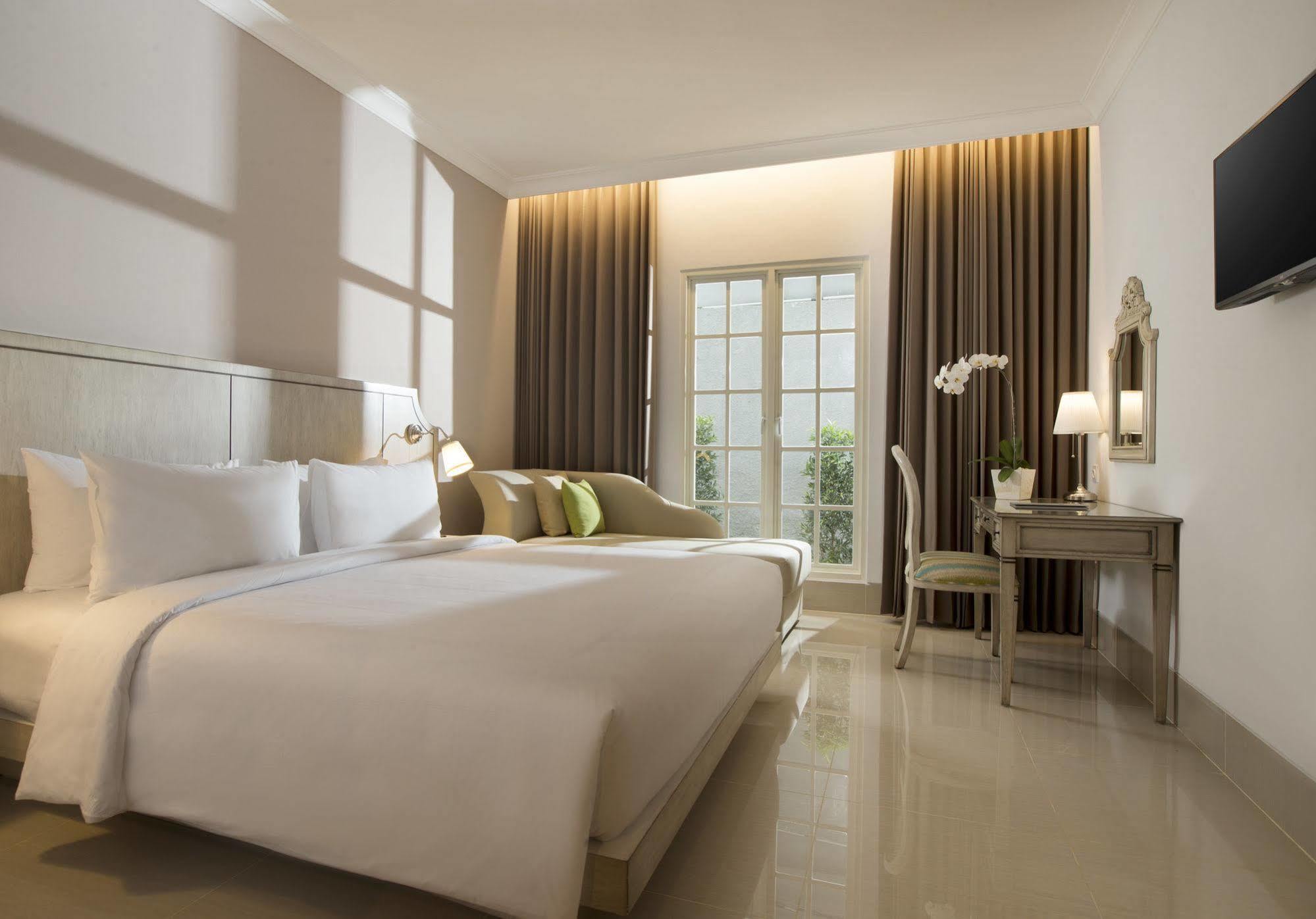 Hotel Santika Seminyak Екстериор снимка