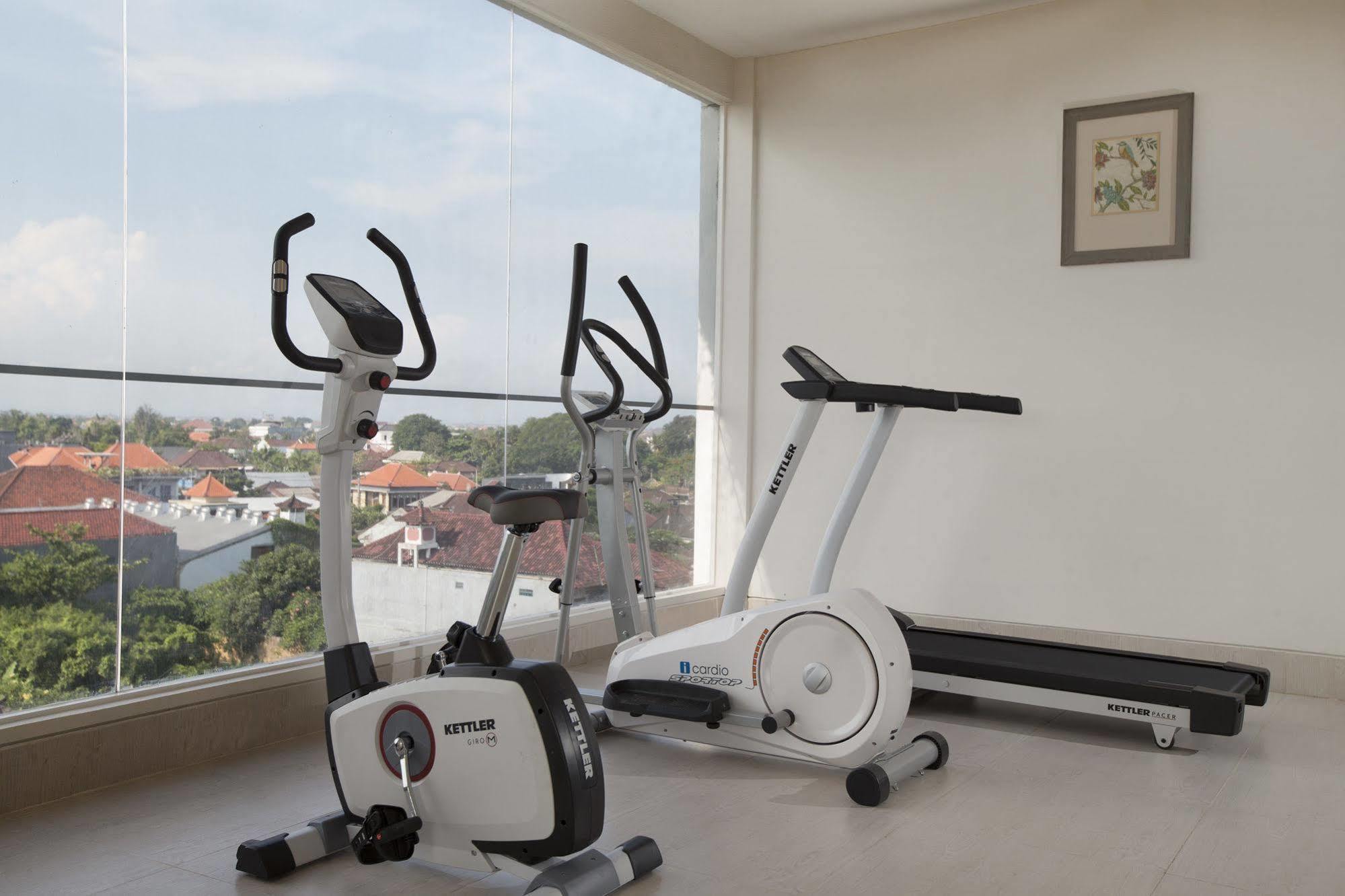Hotel Santika Seminyak Екстериор снимка
