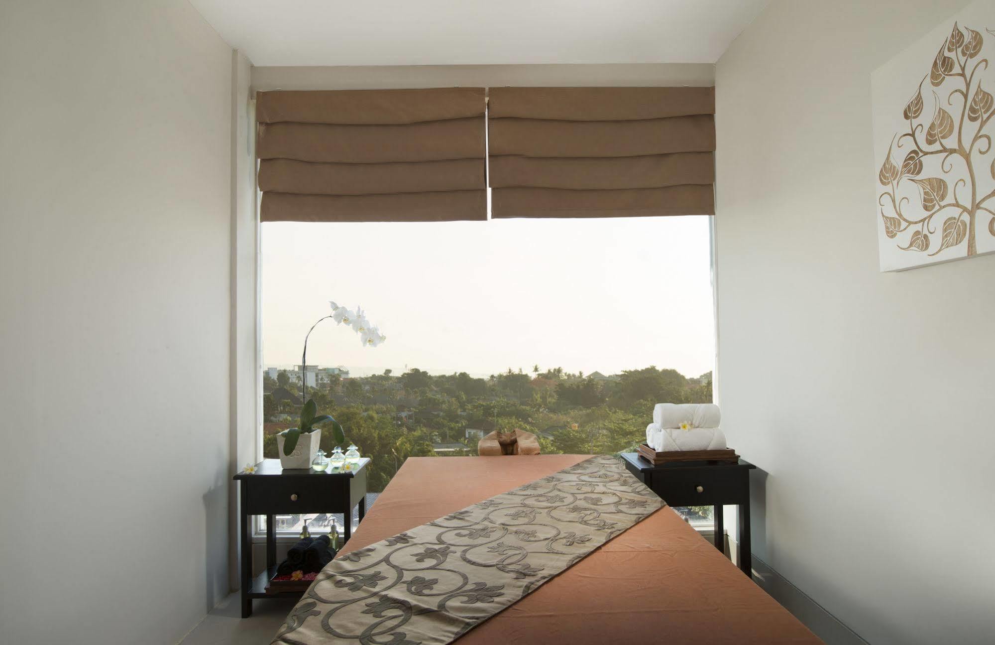 Hotel Santika Seminyak Екстериор снимка