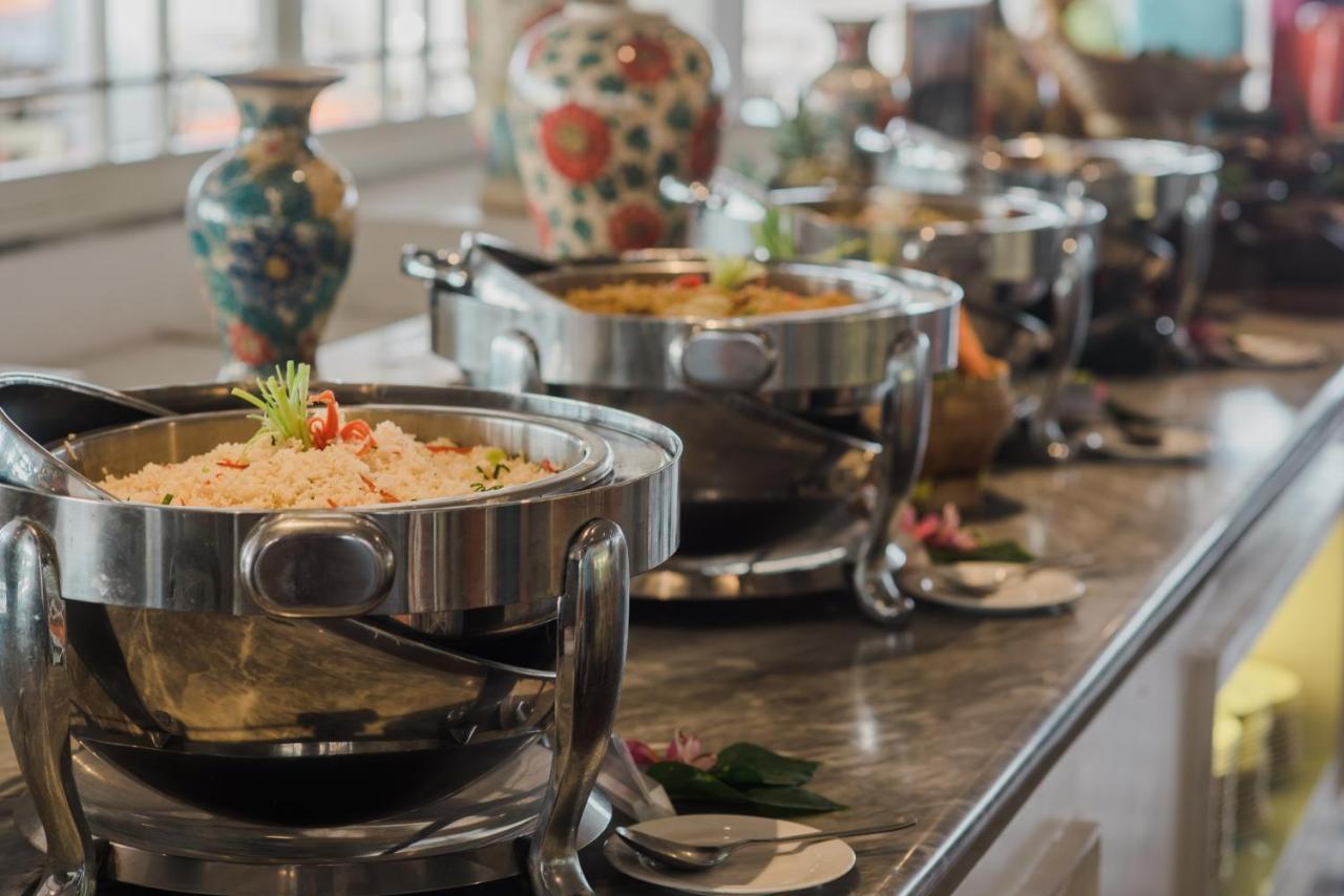 Hotel Santika Seminyak Екстериор снимка